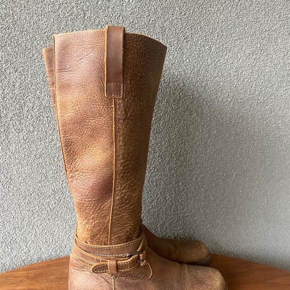 Roots Canada  Embossed Brown Leather Riding Boots, Leather Winter Boots - Picture 13 of 15